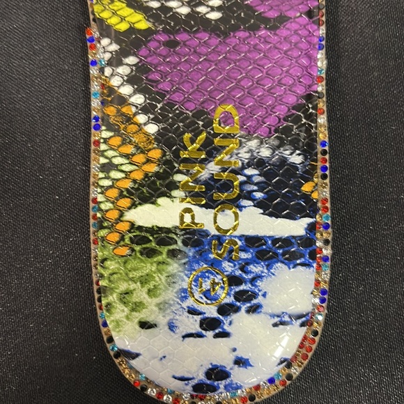 Sandals - Picture 2 of 4